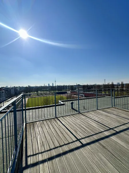 180 Grad-Dachterrasse * Ausblick über Berlin * 3 Zimmer * Einbauküche * Mitten in Prenzlauer Berg — photo 1